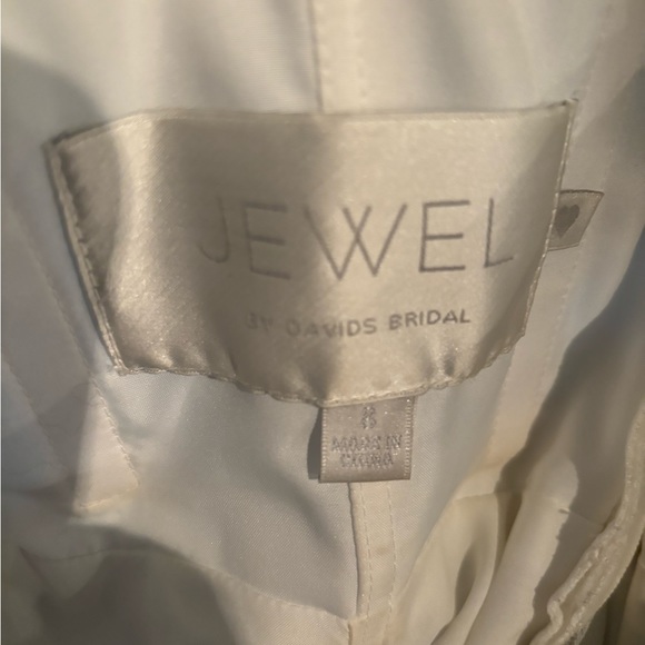 Wedding Dress! Great condition! easy used- Size 8. - Picture 5 of 10